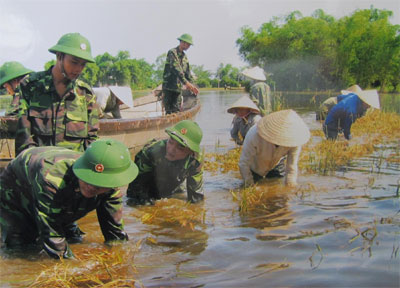        Cán bộ nêu gương, nói đi đôi với làm 