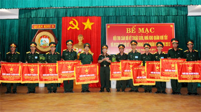 Bế mạc Hội thi cán bộ kỹ thuật giỏi quân khu 5 năm 2013: Ba đơn vị đạt giải Nhất toàn đoàn