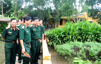 Kiểm tra kho xăng dầu 182 và Trung đoàn 683