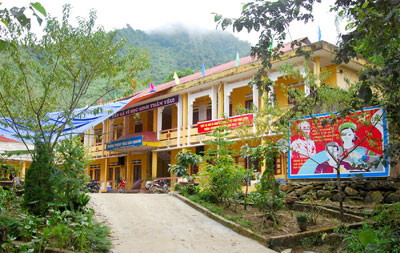 Bản Khoang  - trước ngày “khai giảng muộn”