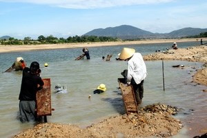 Tuyên Quang: Tái diễn nạn khai thác vàng trái phép trên sông Gâm 