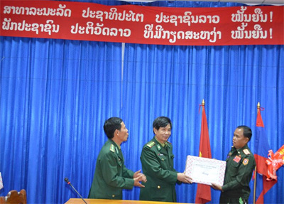  Bộ đội Biên phòng Quảng Bình chúc mừng 65 năm ngày thành lập Quân đội Lào  