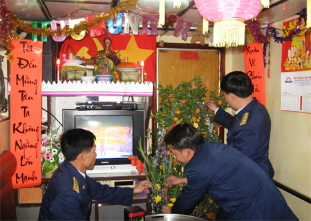 Trên những con tàu canh trực biển mùa Xuân