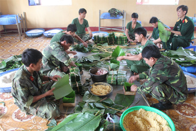“Ngày hội bánh chưng xanh vì người nghèo” của Tuổi trẻ LLVT Quân khu 5