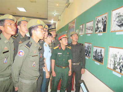 Triển lãm “Đoàn kết keo sơn – nghĩa tình trong sáng”