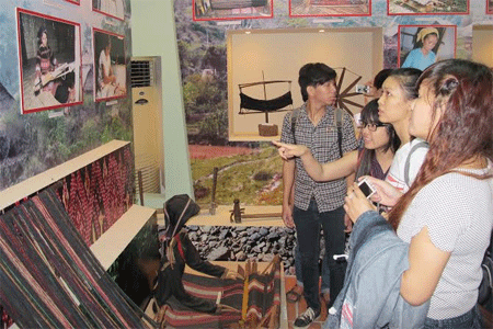 Triển lãm “Hoa văn trên vải dân tộc Chăm, Khơ-me và dân tộc vùng Trường Sơn - Tây Nguyên”