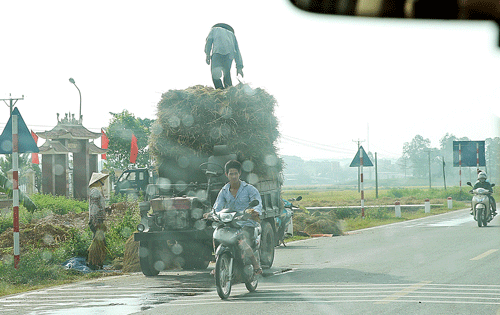 Nguy cơ mất an toàn trên những cung đường Hồ Chí Minh
