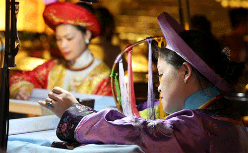 Tranh thêu tay của các nghệ nhân XQ Việt Nam 