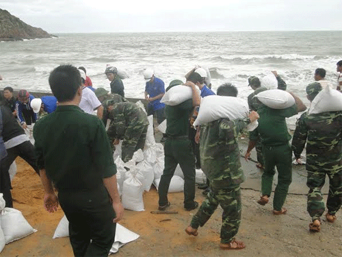 Bộ đội Biên phòng  Bình Định giúp dân khắc phục hậu quả cơn bão số 4