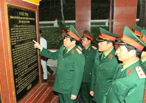 Đại tướng Phùng Quang Thanh thăm và làm việc tại Cao Bằng