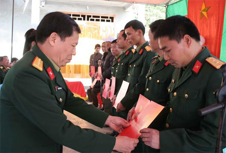 Tổng cục Chính trị trao tặng nhà tình nghĩa, nhà đồng đội 