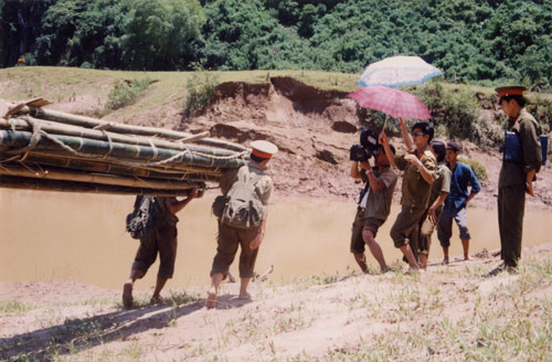 Bài 3: In dấu chân anh trên khắp nẻo đường