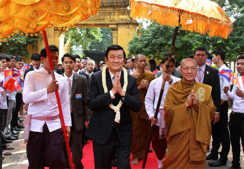 Chủ tịch nước Trương Tấn Sang tiếp tục chuyến thăm cấp Nhà nước Vương quốc Campuchia