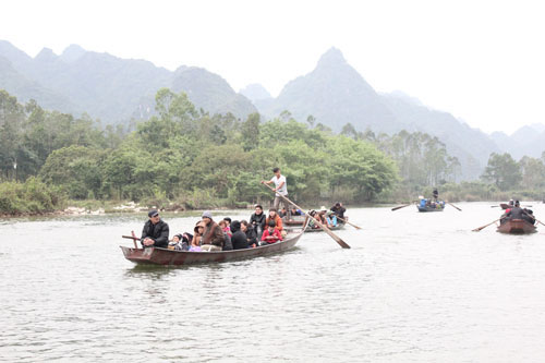 Trẩy hội chùa Hương, đã bớt chen lấn