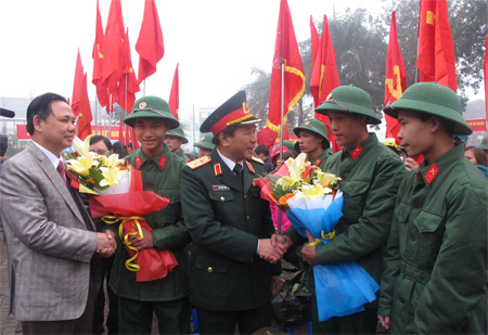 Trung tướng Mai Quang Phấn dự Lễ giao nhận quân tại thành phố Thái Nguyên