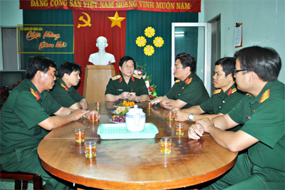 Trung tướng Nguyễn Trọng Nghĩa thăm Ban đại diện Báo QĐND tại Cần Thơ