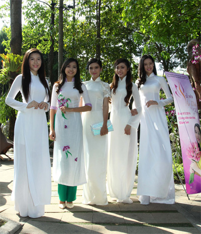 Lễ hội “Áo dài và hoa” lần 1 năm 2014
