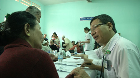 Bệnh viện Quân y 175 khám bệnh, phát thuốc miễn phí cho người dân tỉnh Quảng Nam