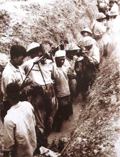 Đào hào vây lấn tiến công địch