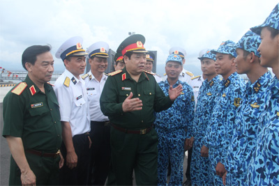 Đại tướng Phùng Quang Thanh đến dự và chỉ đạo nghiệm thu kỹ thuật tàu hải quân