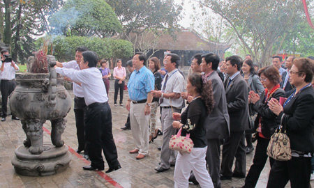 Kiều bào hướng về Giỗ Tổ