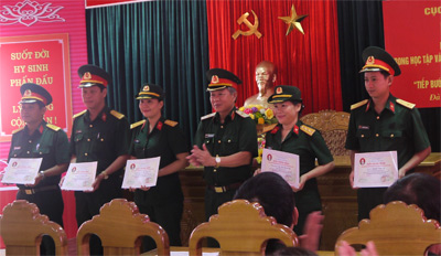 Thiết thực làm theo tấm gương đạo đức Hồ Chí Minh