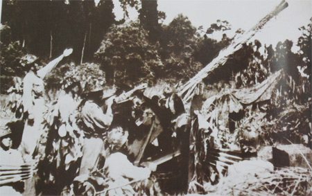 Lấy thuốc nổ đánh đồi A1 từ “kho bom” máy bay B-24