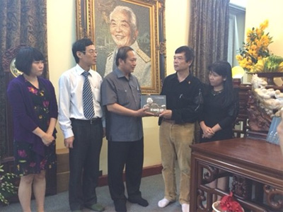 Tái bản sách ảnh “Đại tướng - Tổng tư lệnh Võ Nguyên Giáp”