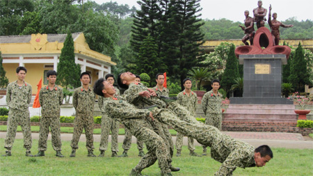 Huấn luyện thuần thục kỹ thuật, linh hoạt chiến thuật