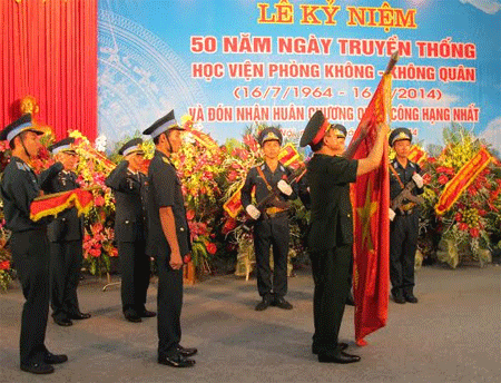 Học viện PKKQ đón nhận Huân chương Quân công hạng Nhất