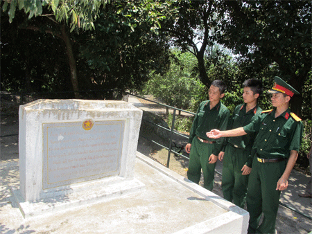 Bài 3: Không quên những người anh hùng