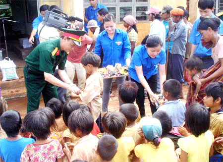 Lòng dân yên, biên giới vững