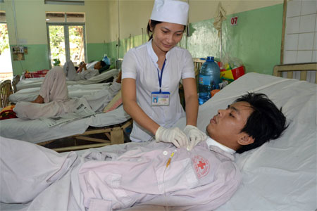 Kịp thời cấp cứu cho bệnh nhân từ biển, đảo