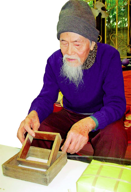 Người lính già và cách gói bánh chưng độc đáo