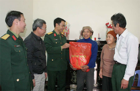 Tết thêm đầm ấm, nghĩa tình 