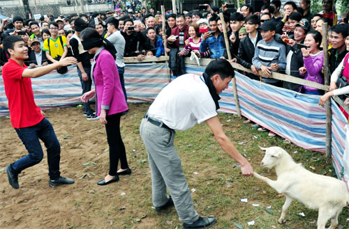 Nâng cao nhận thức, văn hóa ứng xử của giới trẻ về lễ hội