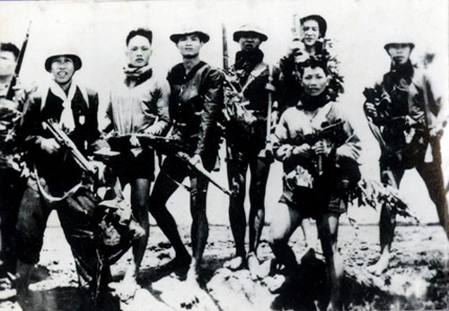 Đánh du kích kết hợp đấu tranh chính trị trong Phong trào Đồng khởi