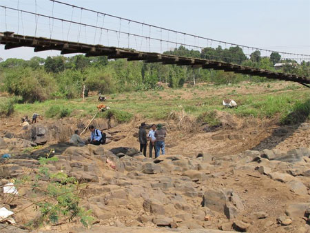 Gồng mình chống hạn