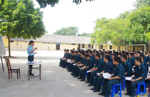 Đổi mới phương pháp để thuyết phục bộ đội