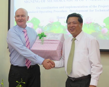 Ký biên bản ghi nhớ về khắc phục hậu quả ô nhiễm bom mìn, vật nổ tại Việt Nam
