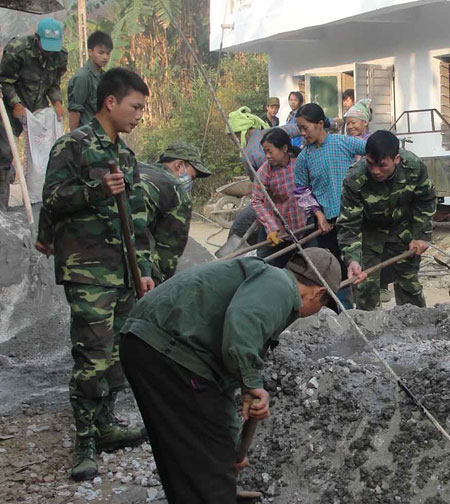 Giúp dân những việc làm thiết thực