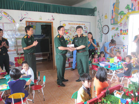 Xây dựng gia đình quân nhân quân giới tiêu biểu 