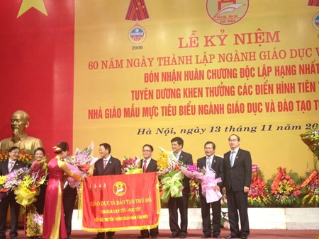 Ngành giáo dục Hà Nội đón nhận Huân chương Độc lập hạng Nhất