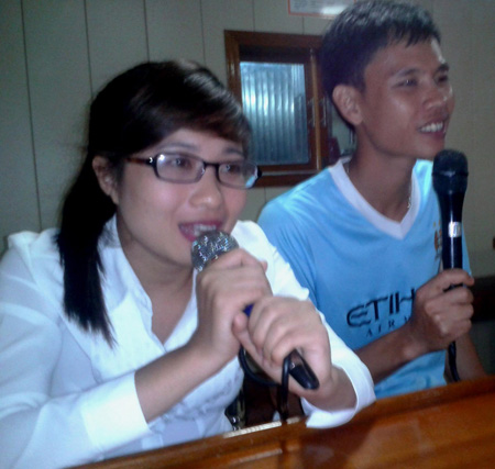 Đợi thuyền cập bến…