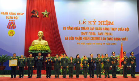 MB đón nhận Huân chương Lao động Hạng Nhất