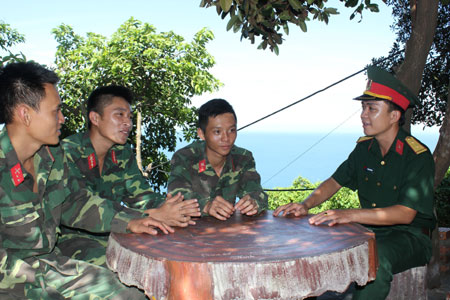 Vững tâm giữ đảo