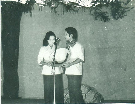 Hát ở chiến trường, hát trên giường bệnh