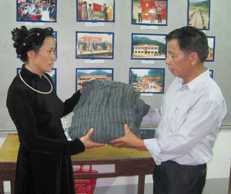 Chiếc màn kỷ vật của cụ Tô Đình Cắm