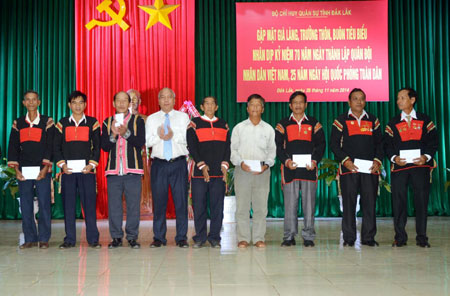 Ngày vui của các già làng