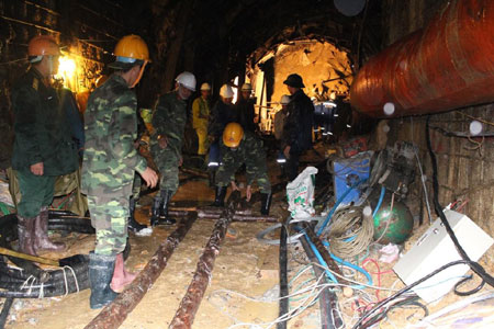 Lực lượng quân đội nỗ lực tham gia cứu hộ vụ sập hầm thủy điện Đạ Dâng-Đạ Chomo